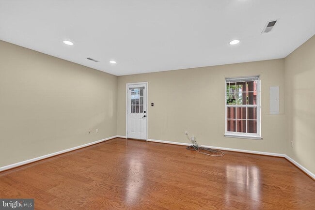 Building Photo - 5950 Ians Way
