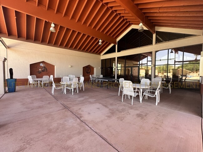 Building Photo - 585 W Deerview Ct