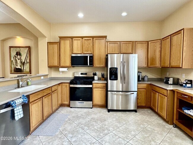 Building Photo - 909 W Leatherleaf Dr