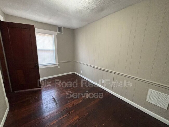 Building Photo - 63 Hallwood Ave