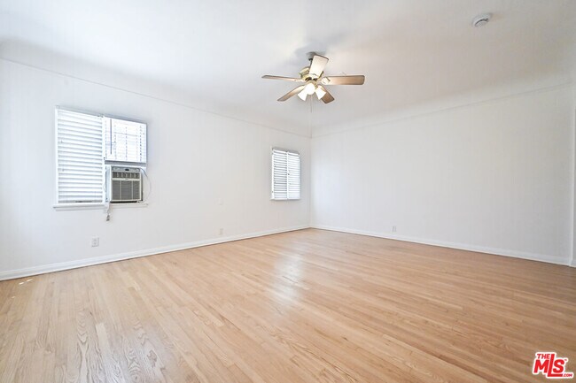 Building Photo - 361 N Mansfield Ave