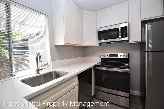 Building Photo - 8867 Salmon Falls Dr