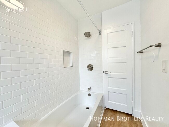 Building Photo - 858 N La Fayette Park Pl