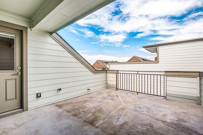 Building Photo - 4316 Hartford St