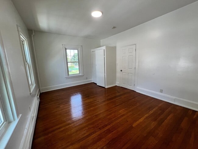 Building Photo - 58 Standish St