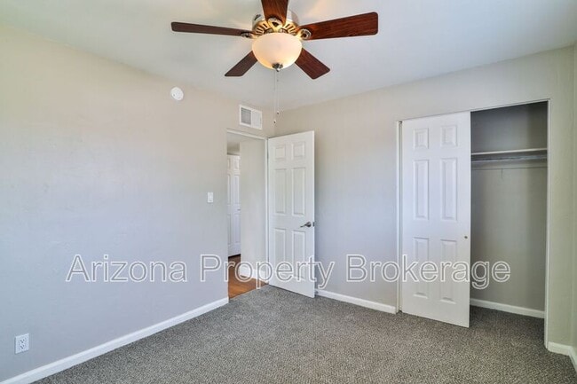 Building Photo - 519 W 19th St