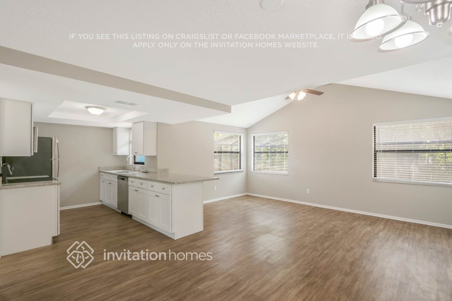 Building Photo - 16033 Villa Dr