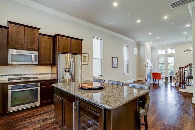 Building Photo - 10912 Wrenwood Park