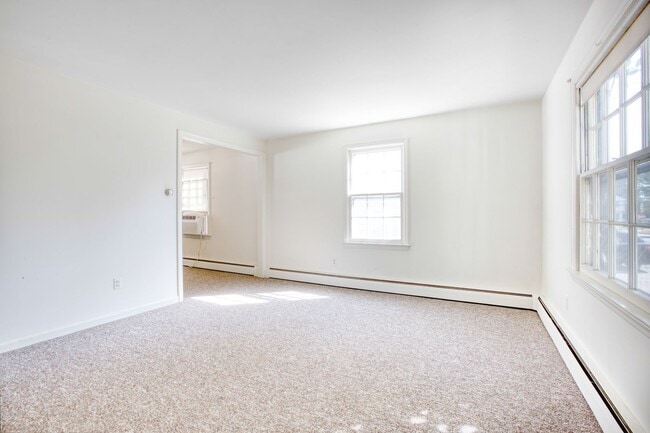 Building Photo - Duplex style 2 bedroom updated