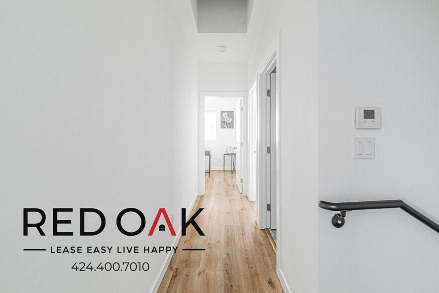 Building Photo - 11960 Vanowen St