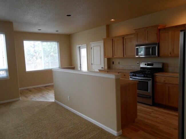 Building Photo - VIDEOTOUR: Stunning Home with Lots of Spac...