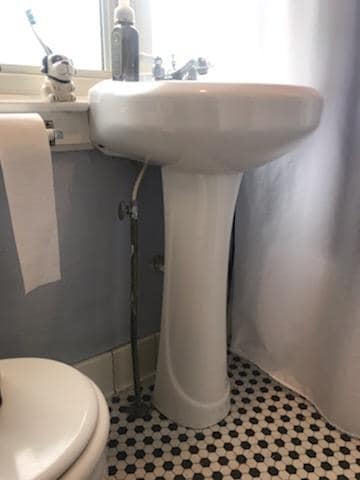 North full bath - 425 Park Ave