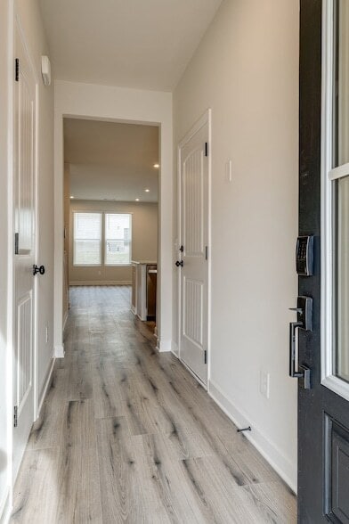 Building Photo - 529 Medwyk Dr