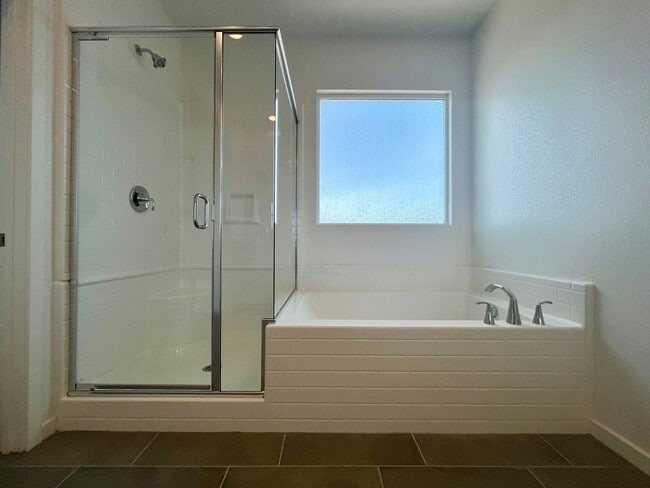 Building Photo - Stunning Newly Built 4-Bedroom, 3-Bathroom Home in Henderson