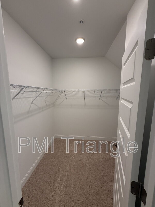 Building Photo - 1215 Shaw View Aly