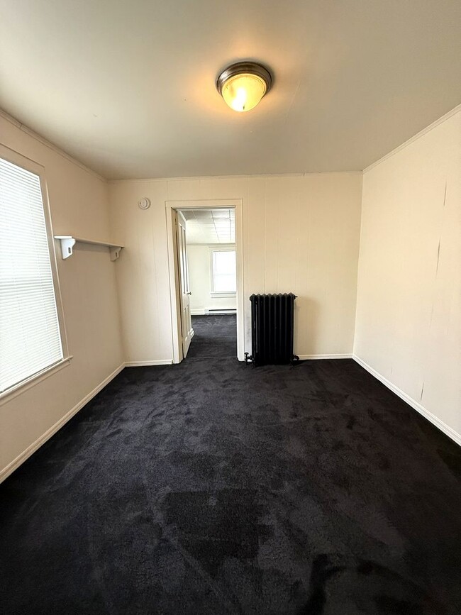 Building Photo - 704 W Main St