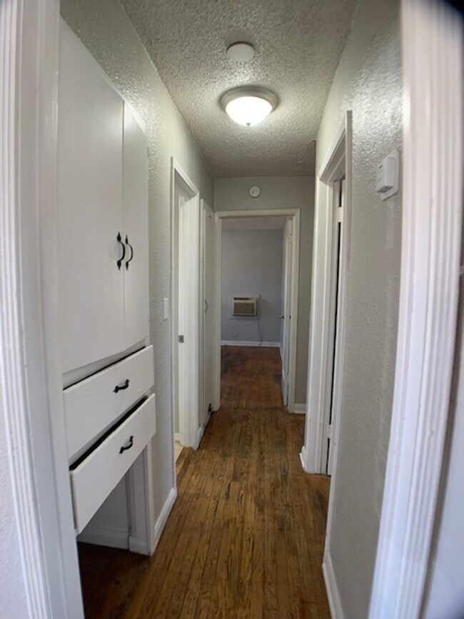 Building Photo - 3 Bed Home