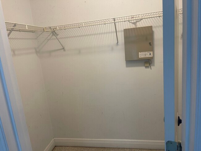 MB CLOSET - 3139 Layla st