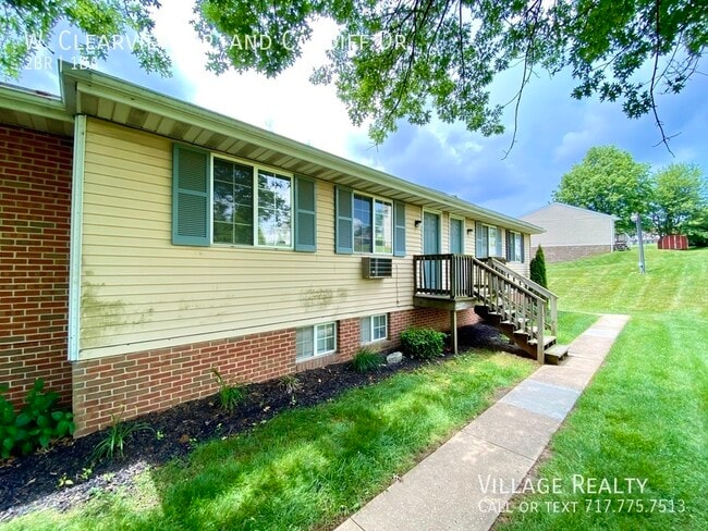 Building Photo - 51 W Clearview Dr