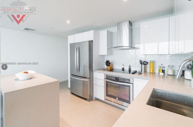 Building Photo - 1600 NE 1st Ave