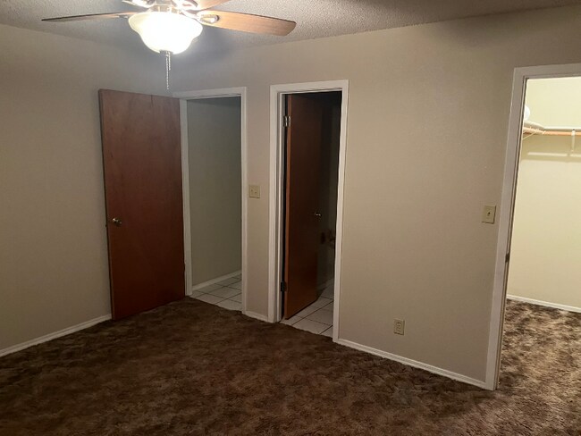 Building Photo - 821 Nancy Ln