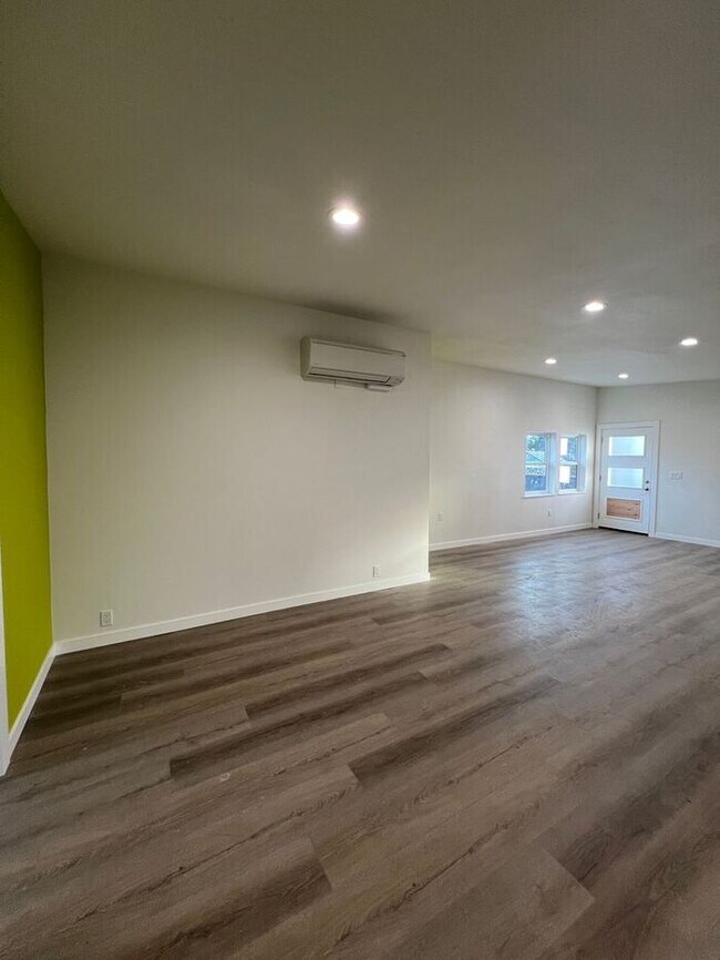 Building Photo - Professional Photos Coming Soon!