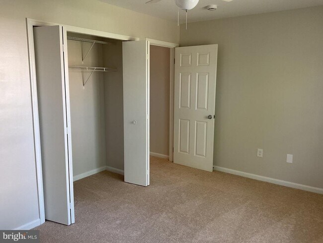 Building Photo - 8904 Grass Valley Ct