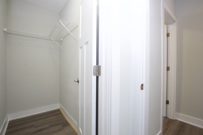 Building Photo - 725 St Johns Ave