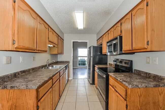 Building Photo - 951 Cully Rd