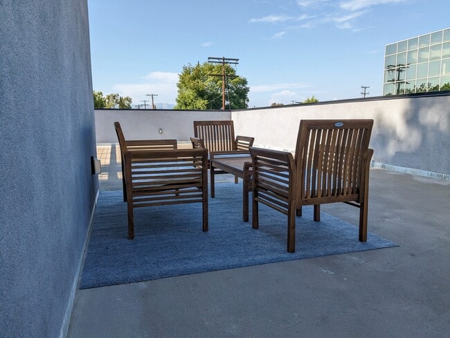 Building Photo - 22822 Leonora Dr