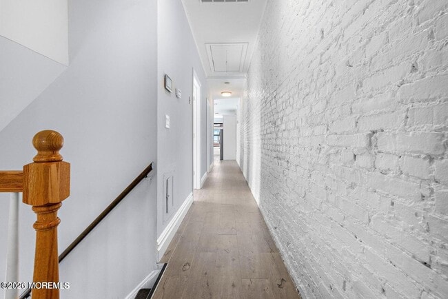 Building Photo - 160 Monmouth St