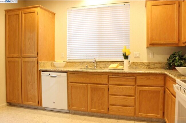 Building Photo - 2213 Wigeon Ct