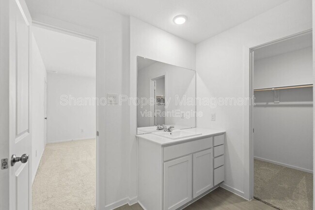 Building Photo - 214 Forest W St