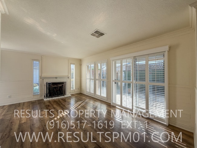 Building Photo - Lovely Upgraded Roseville 3 Bed Townhome