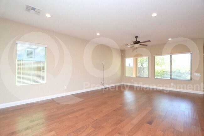 Building Photo - 3747 E Zachary Dr