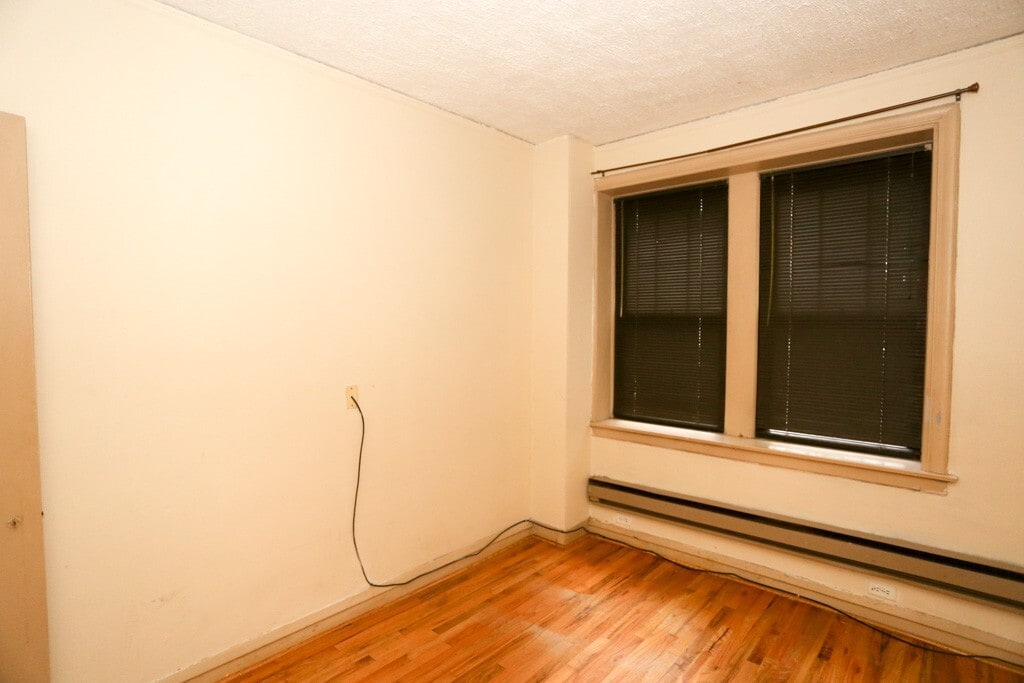 Building Photo - 842 W Wolfram St