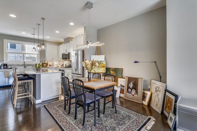 Building Photo - GREAT LOCATION!! Stunning 3BD/3.5BA luxury 4-level townhouse!