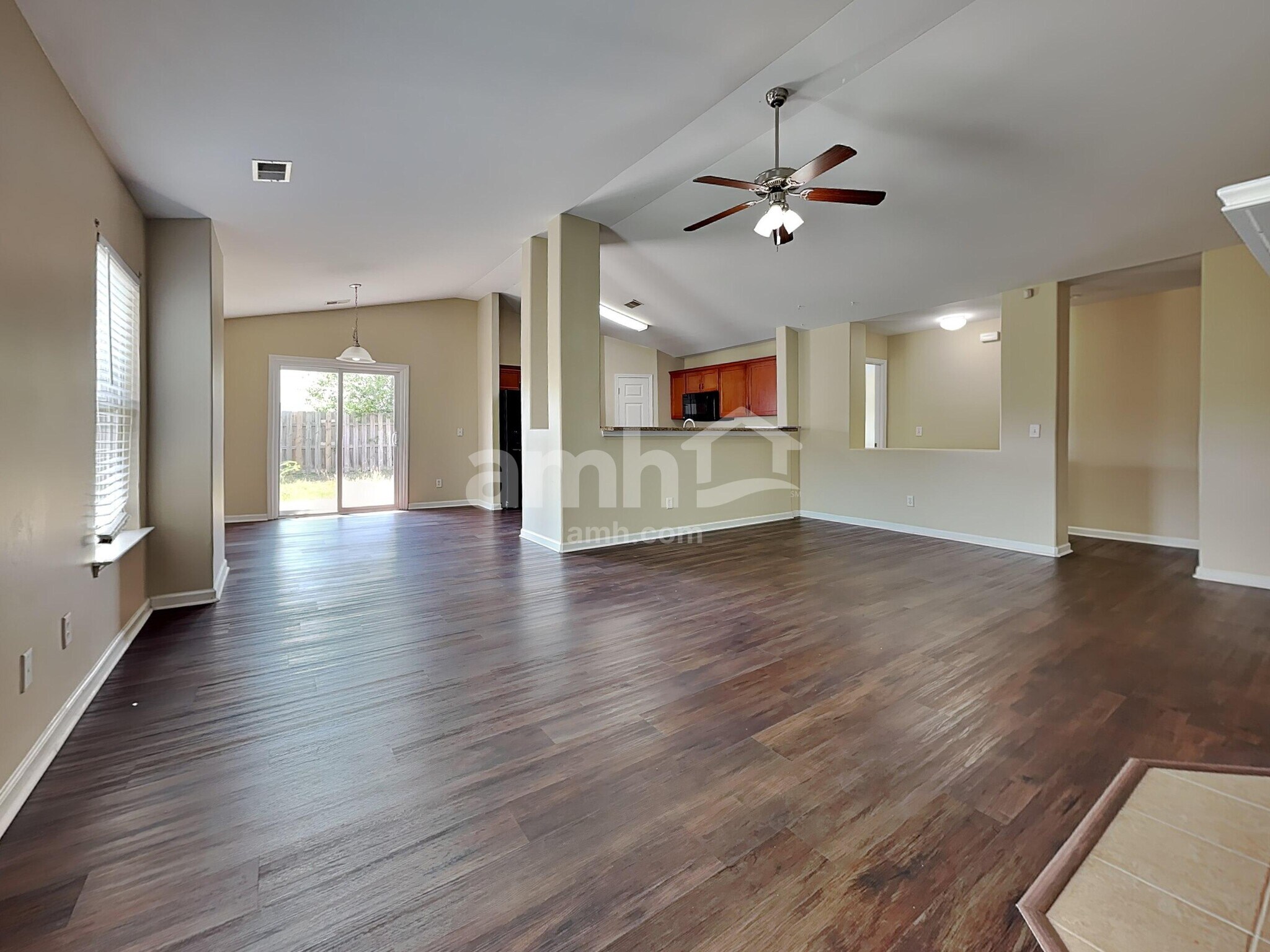 Building Photo - 117 Lakepointe Dr