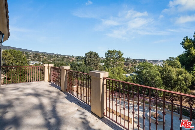 Building Photo - 17390 Tramonto Dr