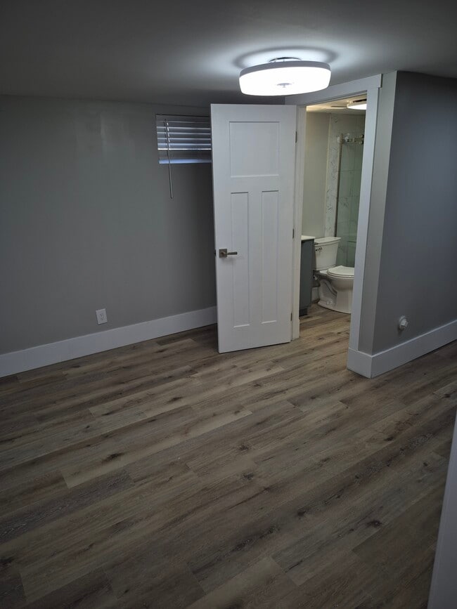 Building Photo - 509 Swan St