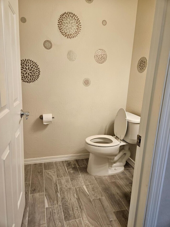 Building Photo - 2204 W Le Marche Ave