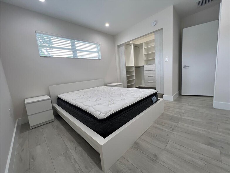 Building Photo - 1405 N 46th Ave