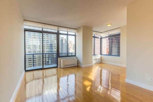 Primary Photo - 231 W 48th St