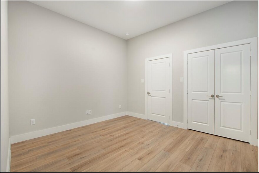 Building Photo - 1005 Cavour Pl