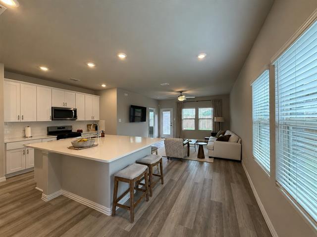 Building Photo - 205 Greenbriar Dr