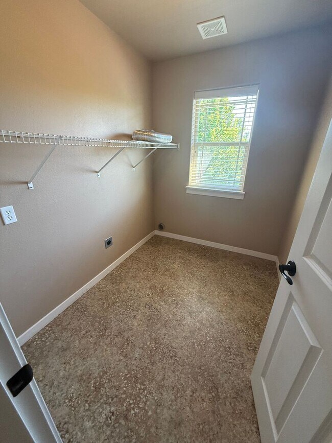 Building Photo - 2948 NE Conners Ave