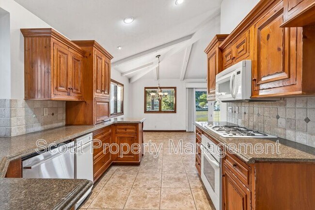 Building Photo - 38285 Oaktree Loop