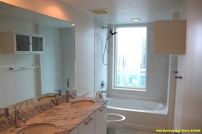 Building Photo - 950 Brickell Bay Dr