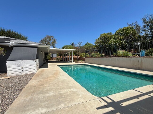 Building Photo - 2085 Warmlands Ave