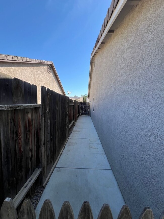 Building Photo - 13417 Cheyenne Mountain Dr